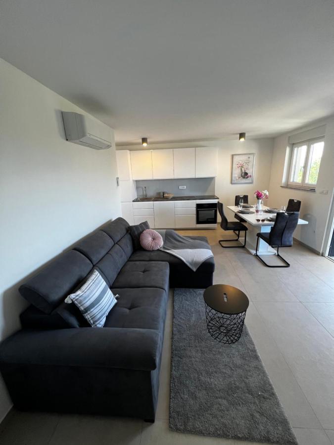 Apartman Ana Sveti Anton  Eksteriør bilde